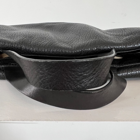 Marc by Marc Jacobs - Men's Briefcase in Grained/Pebbled Italian Leather + Charm - Picture 9 of 16